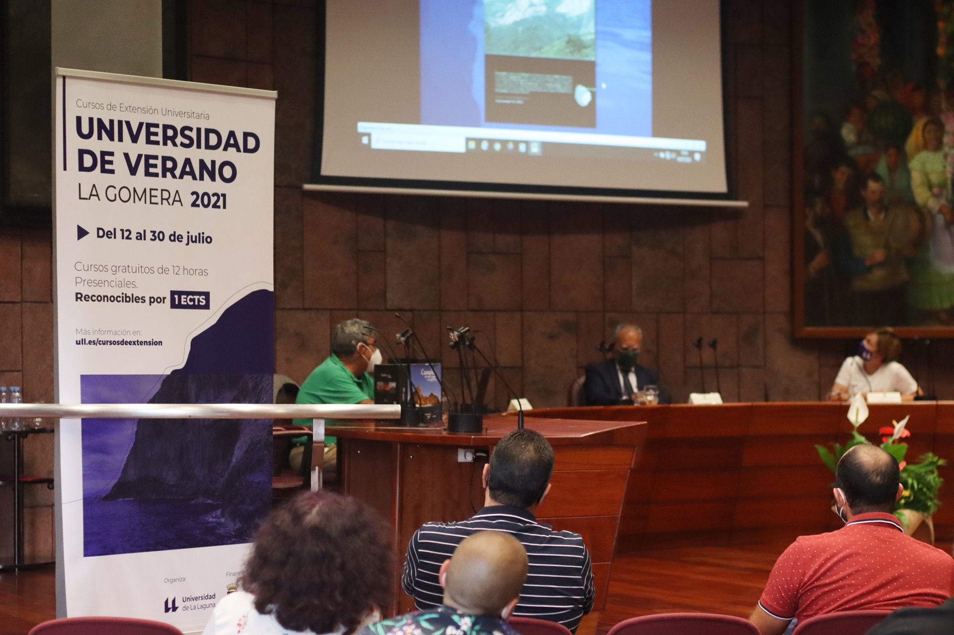 El acto de apertura de la Universidad de Verano de La Gomera se llenó de personas interesadas en el programa. Foto: Raida Peig