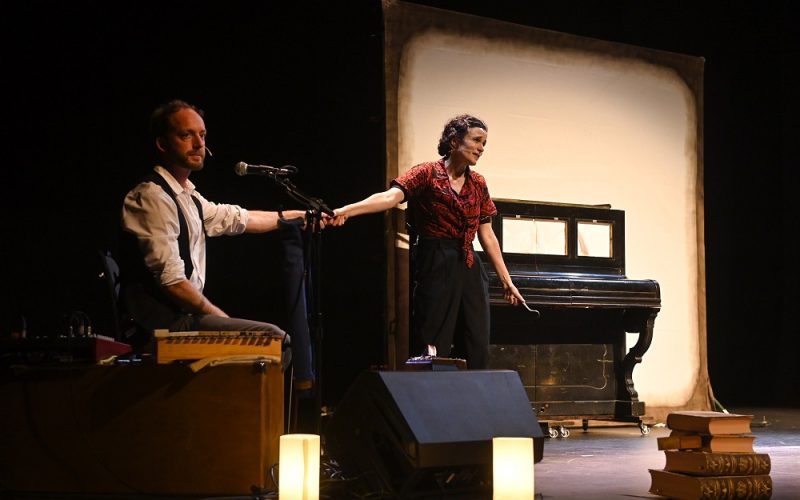 Dora Cantero y Joan Bramon durante una representación anterior.