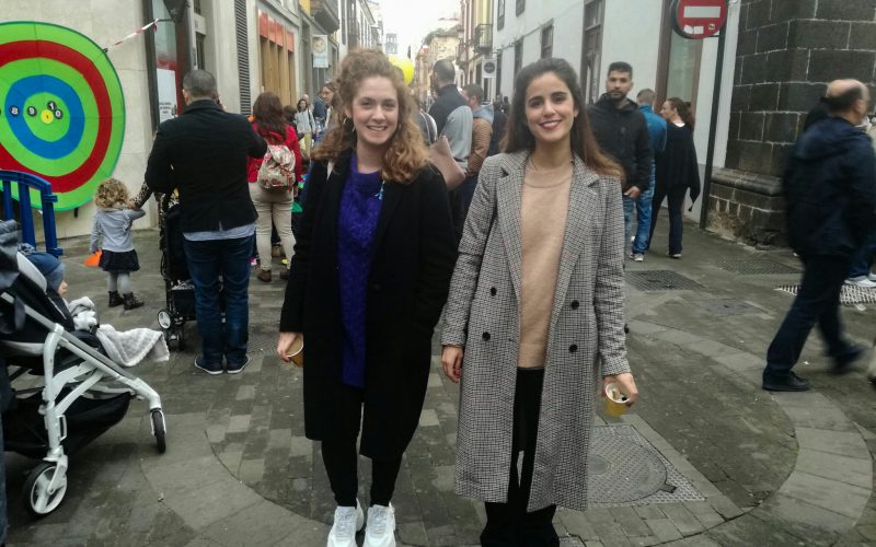 Amigas con abrigos largos FOTO: Sergio Lorenzo