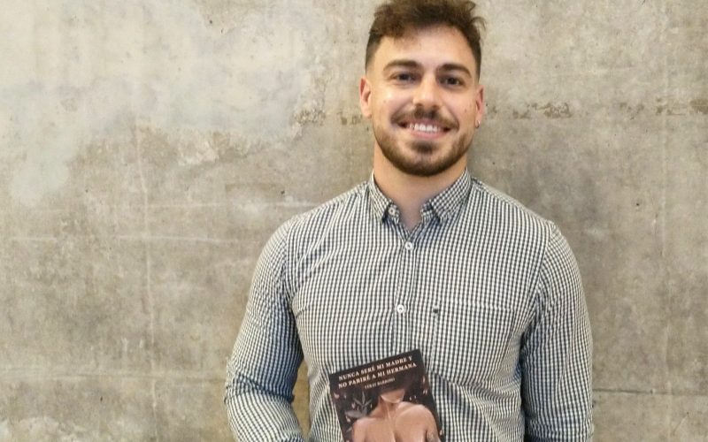 El escritor canario Yeray Barroso destacó la importancia de lo cotidiano en su poesía. Foto: Texeneri L.