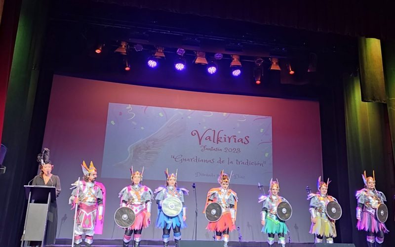 Vestimenta de la rondalla Valkirias para el Carnaval de Santa Cruz 2023