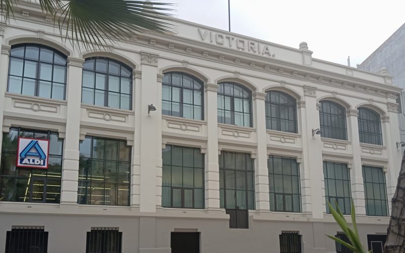Lateral del supermercado Aldi