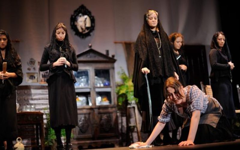 Timaginas Teatro presenta 'La Casa de Bernarda Alba' en el Paraninfo