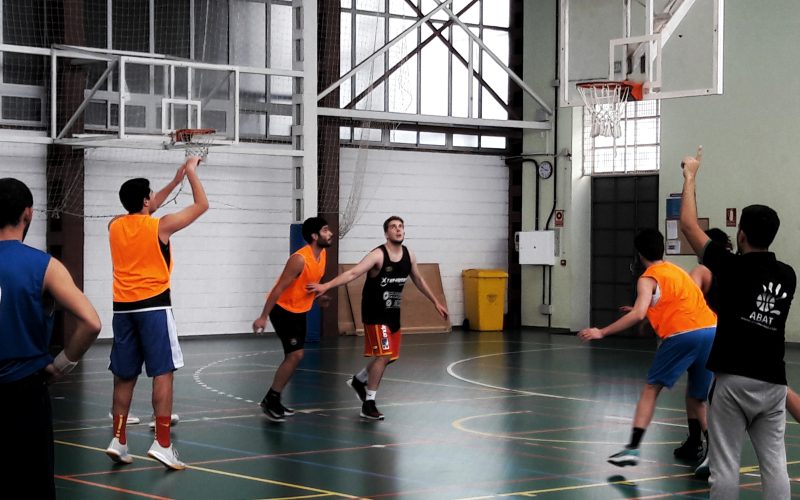 Partido del Trofeo Rector de Baloncesto masculino