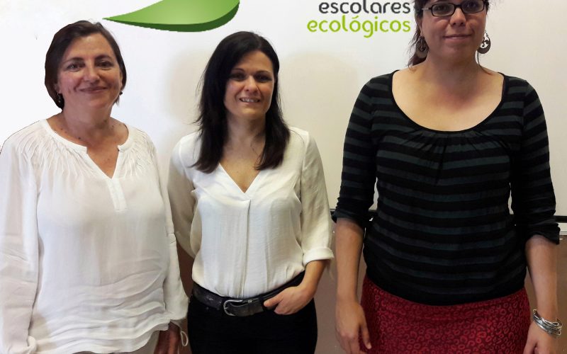 Nelly Melian y Nayra Lorenzo con su coordinadora jefa
