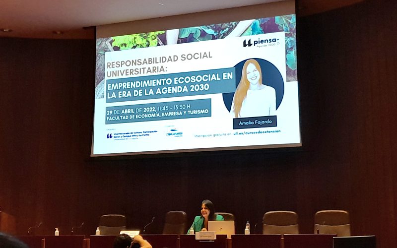 Amalia Fajardo en presentación Emprendimiento Social