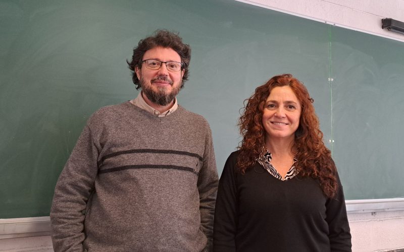 Joaquín Sánchez Lara y Lidia Fernández Rodríguez impartieron una charla dirigida a alumnado especializado en Matemáticas