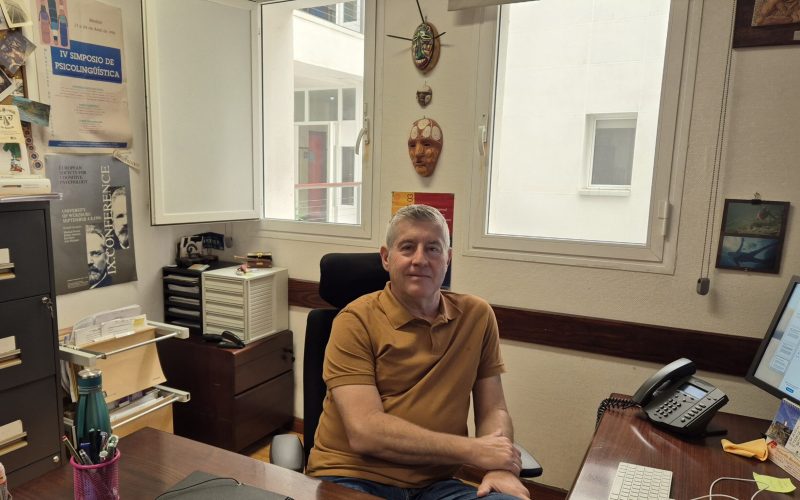 Carlos Álvarez, docente en investigador