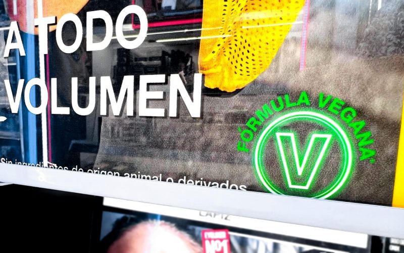 Estand de Maybelline New York en Perfumerías Primor