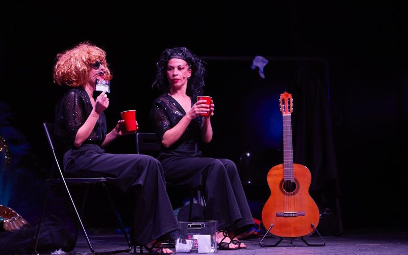 Actrices de la compañía Imprudentes Teatro durante una representación anterior.