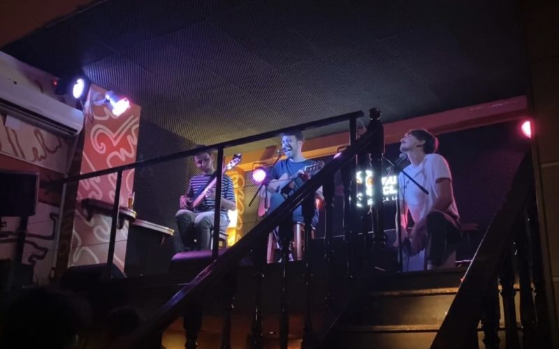 María Al Revés llena el Búho Club en su primer concierto