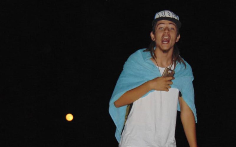 Akordes gritando junto a la luna