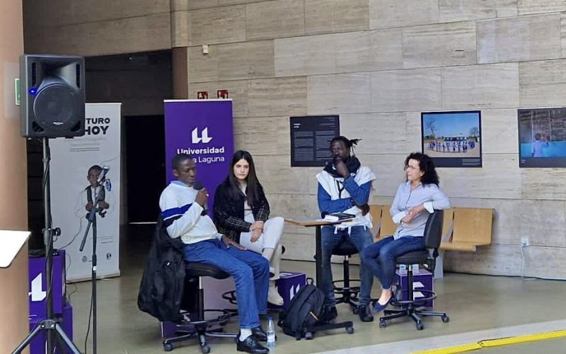 Mesa redonda "Ella migra"