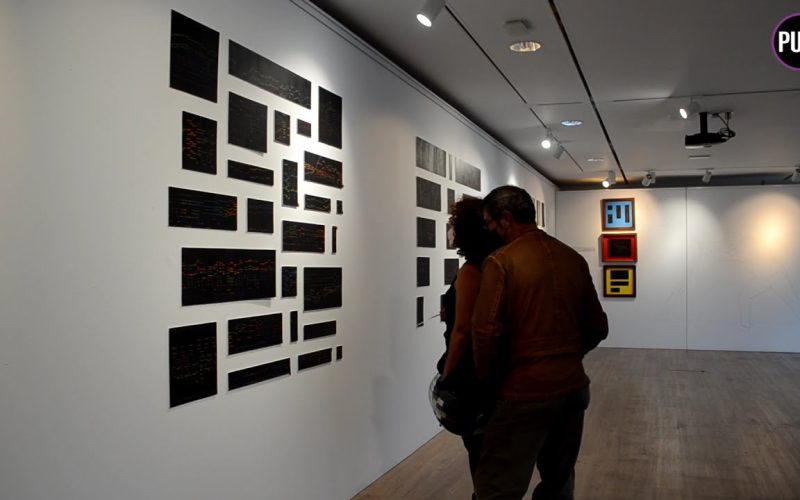 ‘Fragmentos’, la exposición experimental que une partituras musicales y color