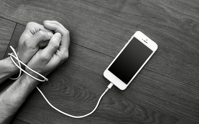 La adicción a internet puede causar problemas en la salud mental. Foto: PULL