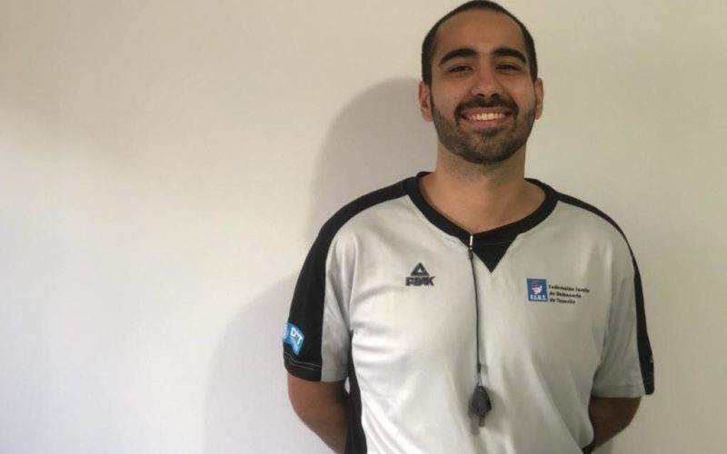 Ayoze Niebla, estudiante de Trabajo Social en la Universidad de La Laguna y árbitro de baloncesto
