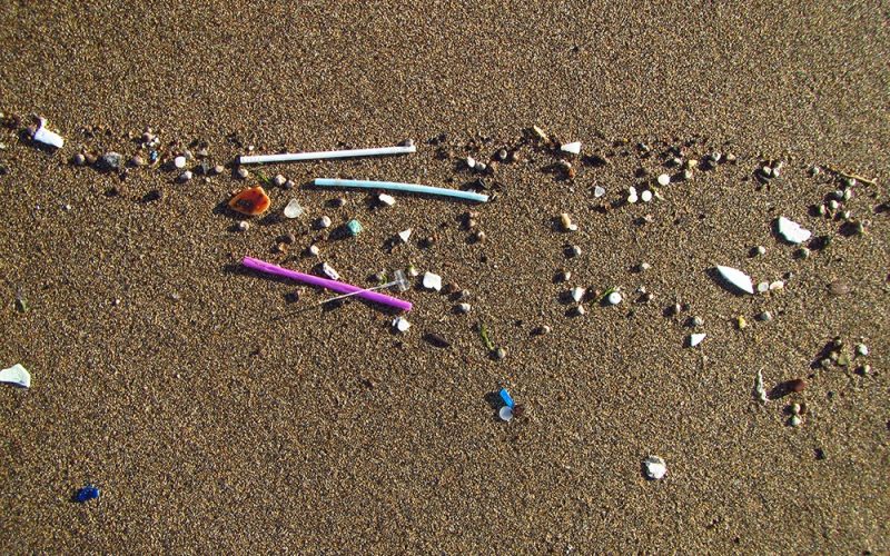 Microplásticos en playas de Gran Canaria se relacionan con aguas residuales