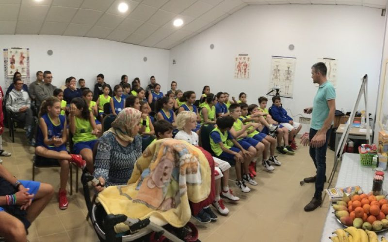 Reunión de jóvenes y familiares del proyecto 'El Banquillo'.Foto:PULL
