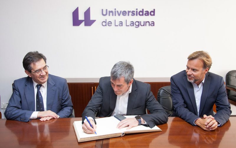 Clavijo visita Cátedra Inmigración