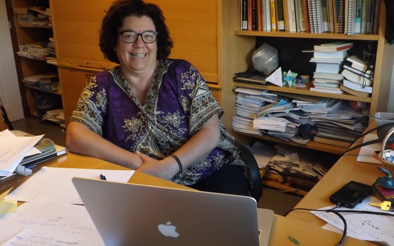 Edith Padrón, profesora de la Sección de Matemáticas y organizadora del proyecto "Un Fisquito de Matemáticas".