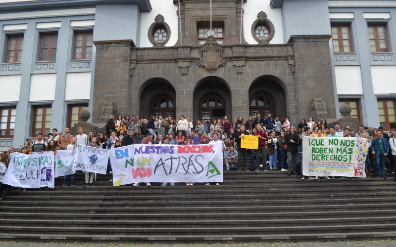 Concentración de AMEC en el Edificio Central de la Universidad de La Laguna