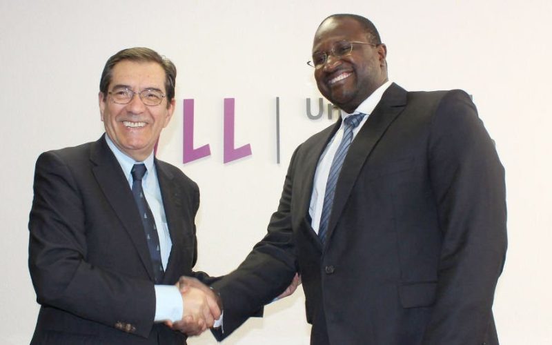 Antonio Martinón y Amadou Sall. La ULL firma un acuerdo con el Instituto Pasteur de Dakar