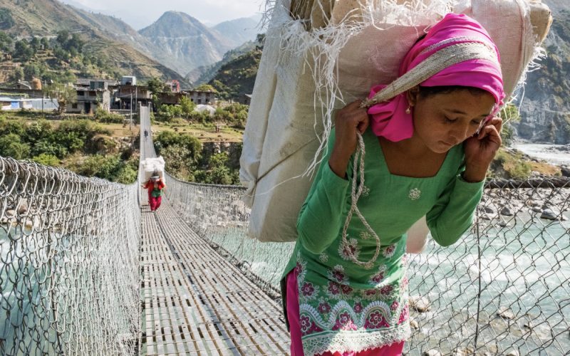 Niña trabajando