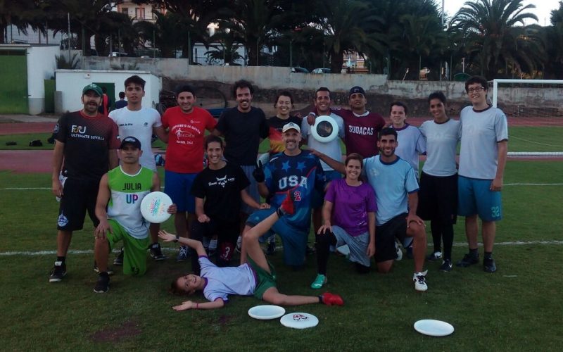 Integrantes del grupo de Ultimate Frisbee en la ULL