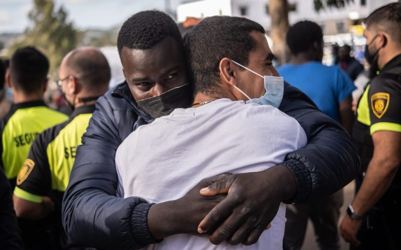 Foto abrazo
