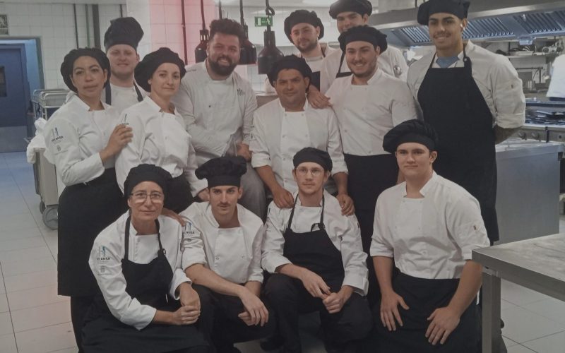Estudiantes de Hecansa presentan un menú degustación en el Hotel Escuela de Santa Cruz de Tenerife