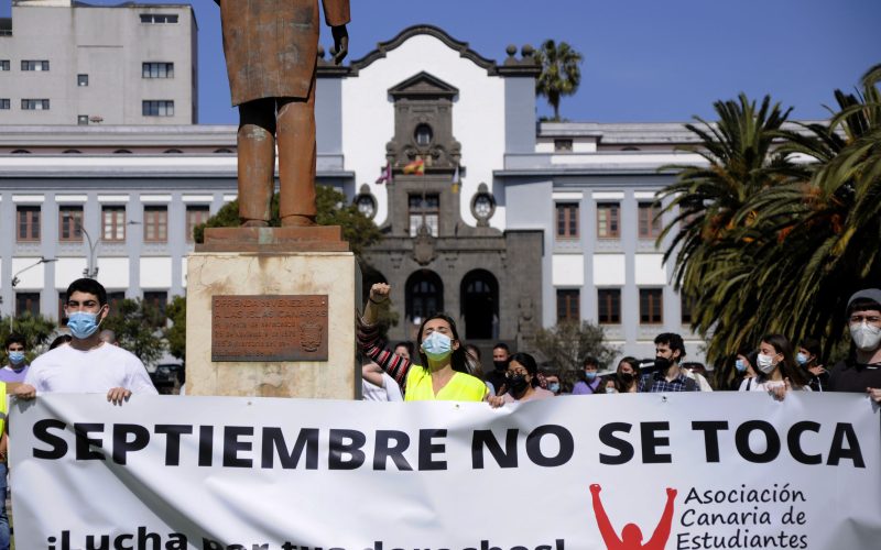 Medio centenar de estudiantes defiende la tercera convocatoria en la ULL