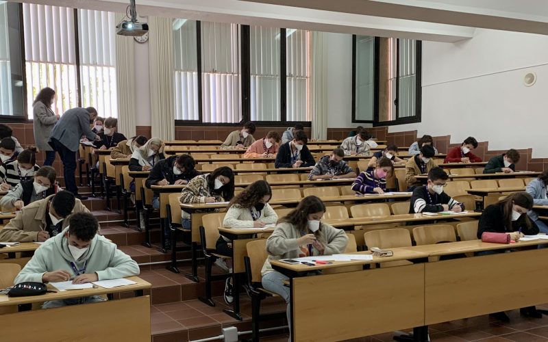 Alumnado en la Olimpiada Canaria de Química. Foto por Gara López