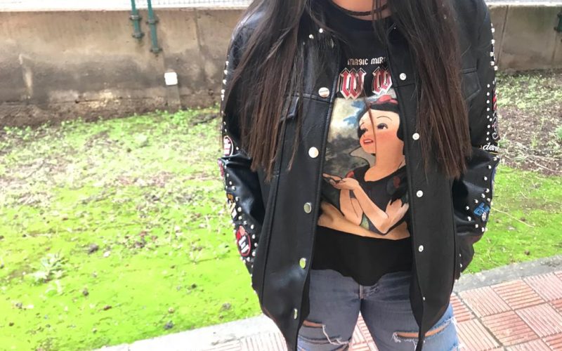 Cuero con tachas y parches