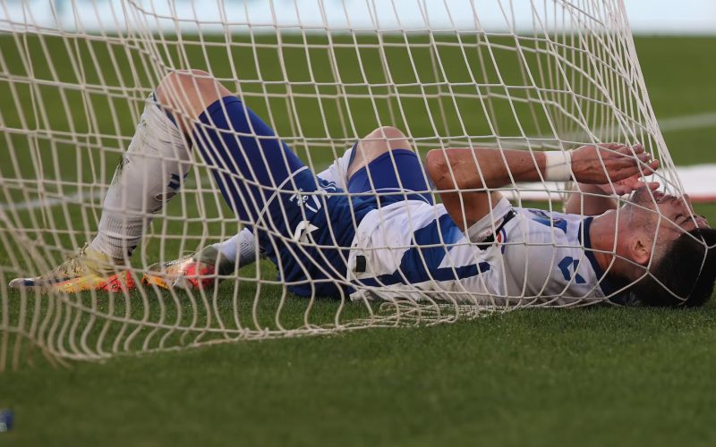 Waldo, jugador del CD Tenerife, frustrado tras una acción del juego