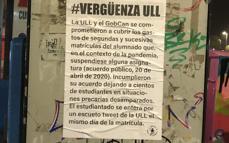#VergüenzaULL, una campaña de pegada de carteles contra la gestión de la ULL