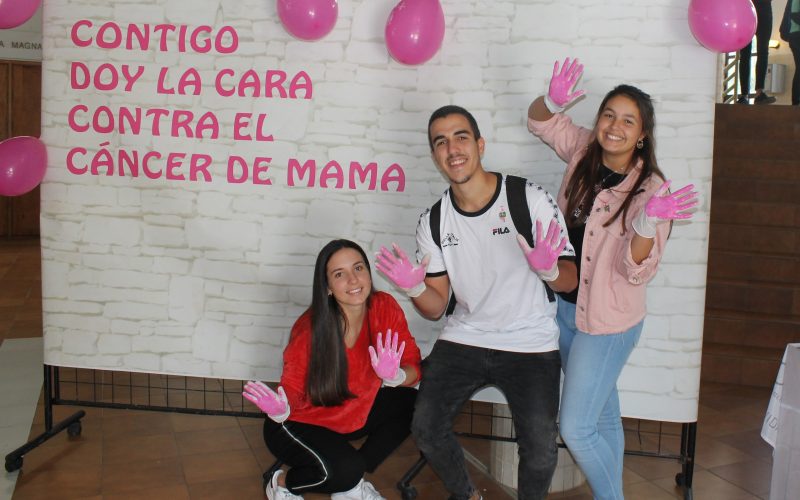 Manos abiertas contra el cáncer de mama