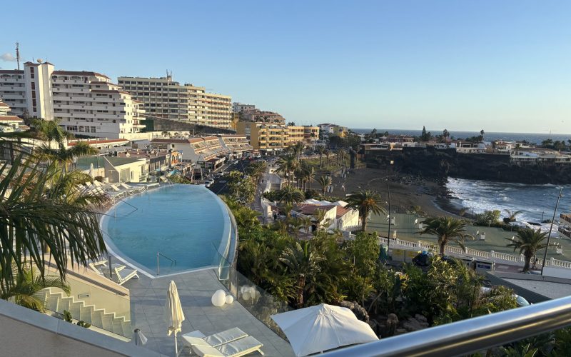 Zona turística en Los Gigantes, Tenerife