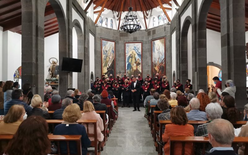 Sangre de Cóndor llena la iglesia de Santa Isabel de Hungría