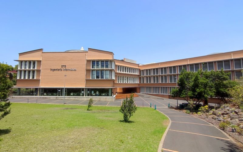 Escuela Superior de Ingeniería y Tecnología