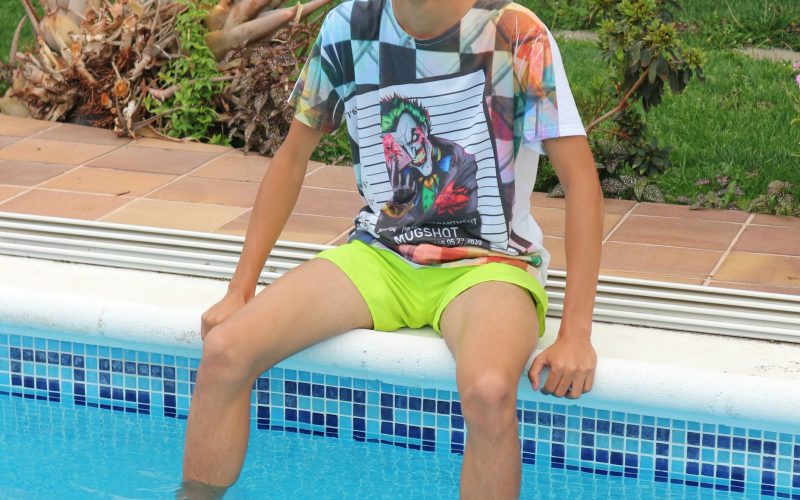 César Morera con camisa del Joker