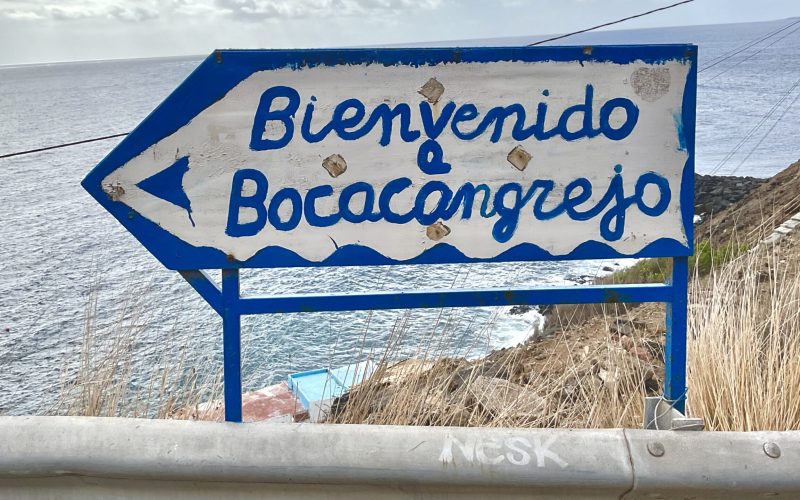 Cartel en la entrada de Bocacangrejo