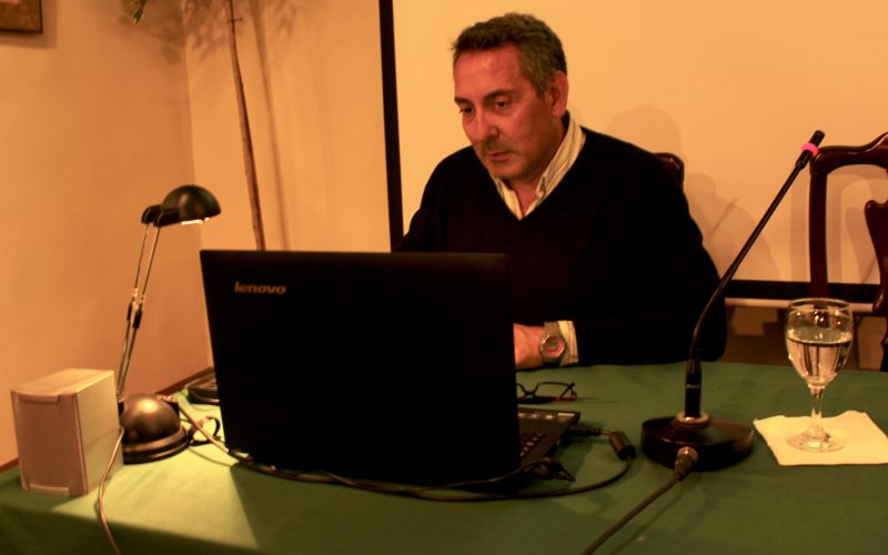El profesor M. Ángel Espinosa en el Instituto de Estudios Canarios