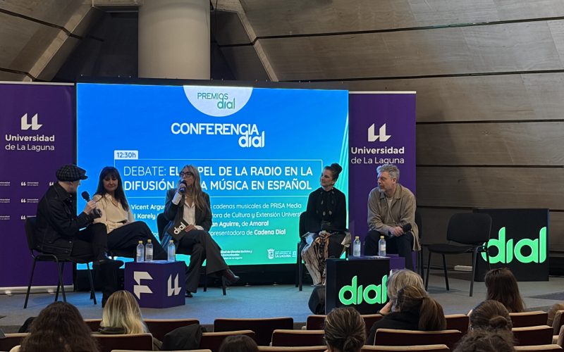 Conferencia Dial en la Pirámide de Gujara