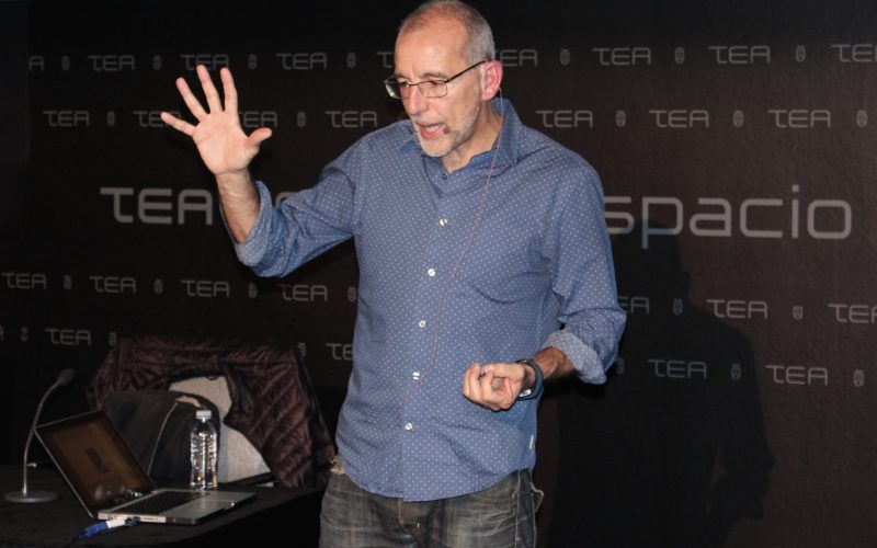 Ramón Salas en la charla 'La poética de la contención' en el TEA