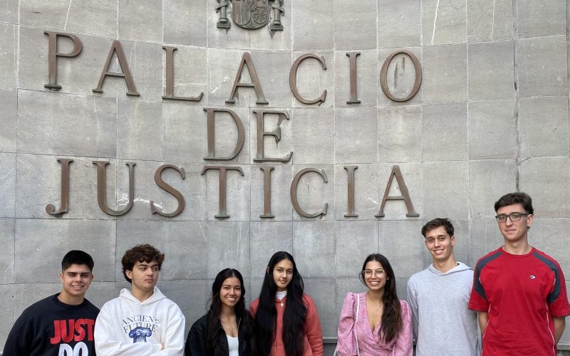 Tribunales de ayer y de hoy. Alumnado de primer curso.