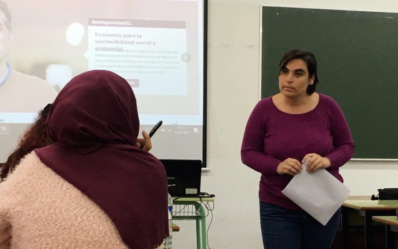 "En los medios de comunicación se intenta encajar a la mujer en un estereotipo predeterminado"