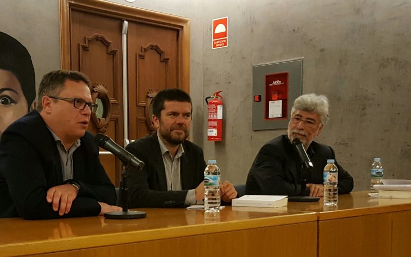 Ramón Alemán, Francisco García Y Humberto henández, en la presentación del libro 'La duda, el sentido común y otras herramientas para escribir bien'