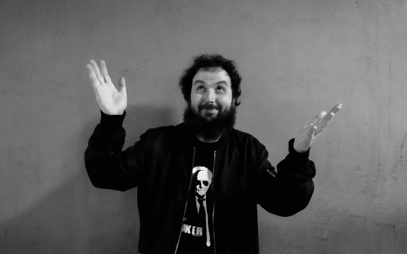 Loulogio ofrece su humor en el Paraninfo con ‘A Contrapelo’