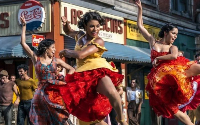 Ariana DeBose bailando en las calles de Nueva York. Foto: PULL