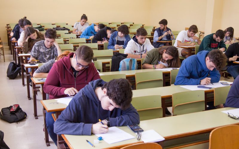 XXX Olimpiada de Física